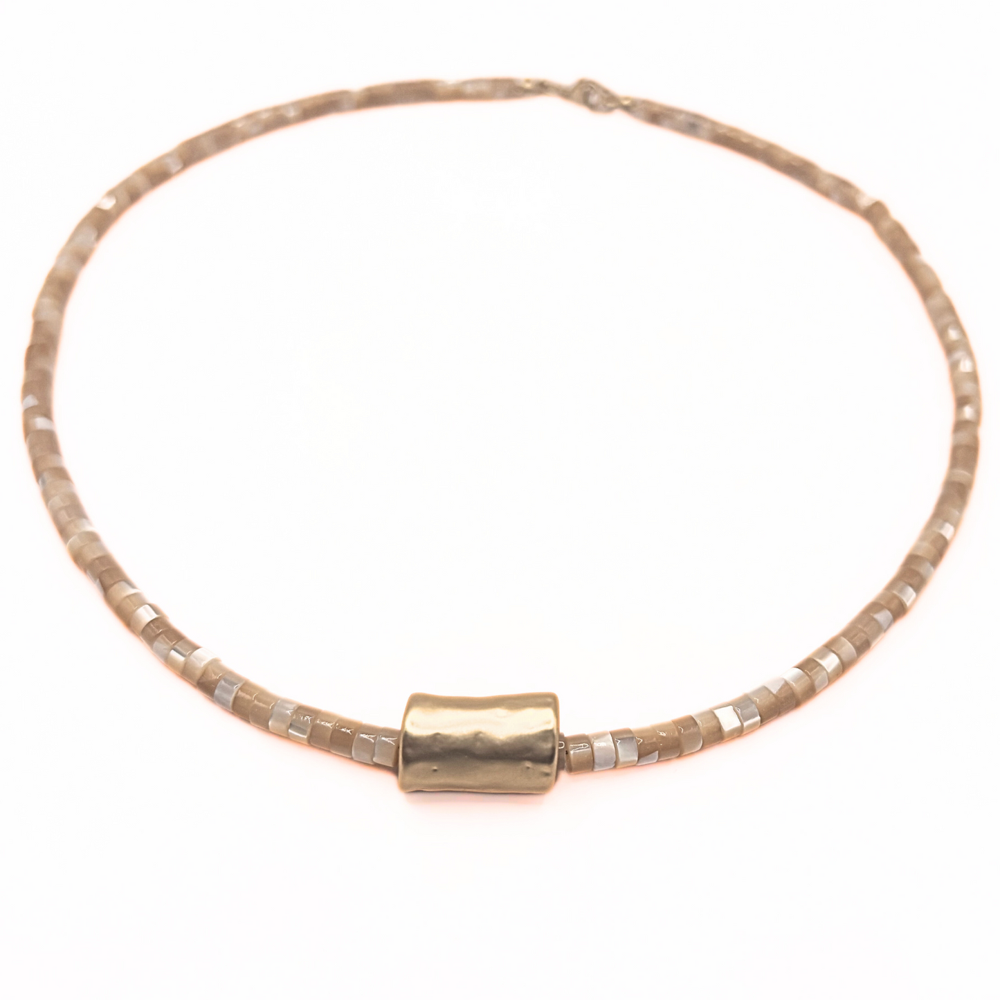 The Heishi Matte Gold Barrel Necklace in NATURAL
