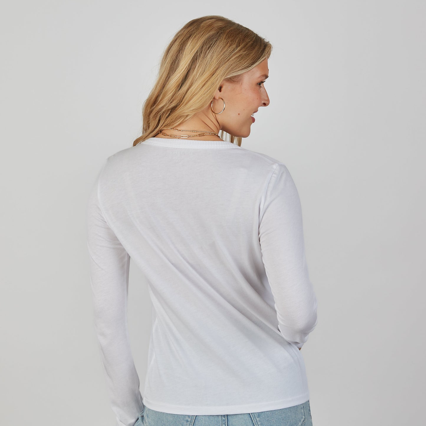 Weekender Tee in White - Long Sleeve erin gray