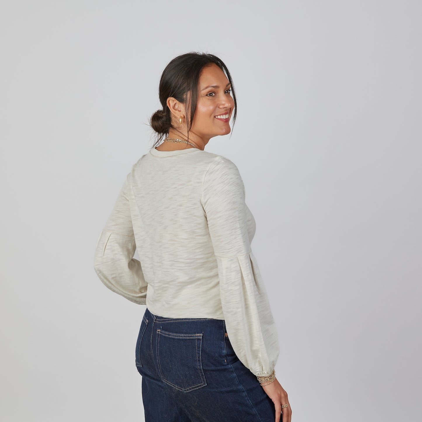 English Popover Top in Linen - Long Sleeve erin gray