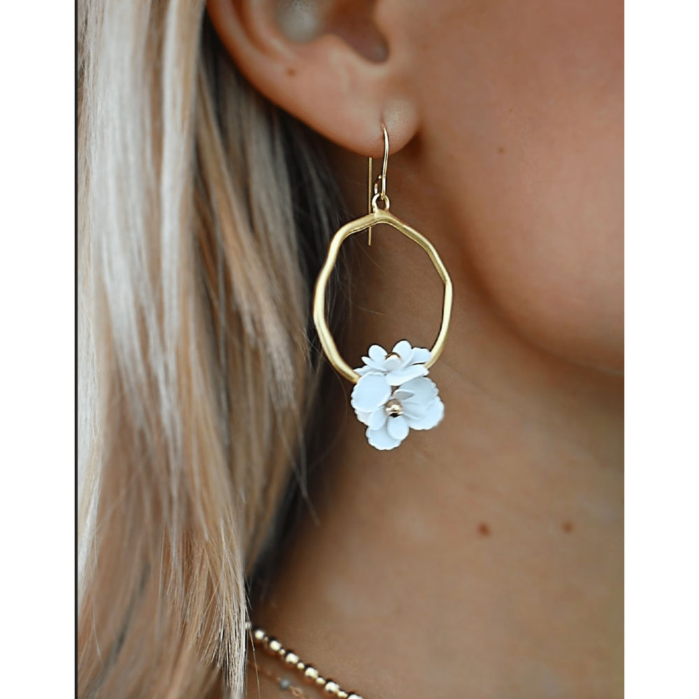 erin gray:Bloom Gold Hoop Earring,White