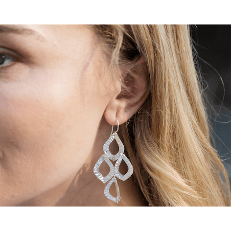 erin gray:Cabo Iris Earring in Silver Foil