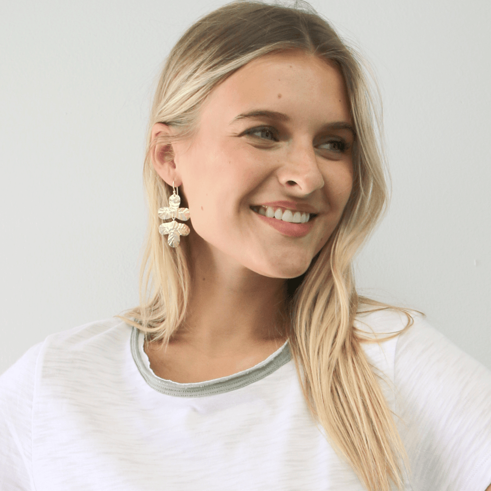 
                      
                        erin gray:Cabo Tulip Earring
                      
                    