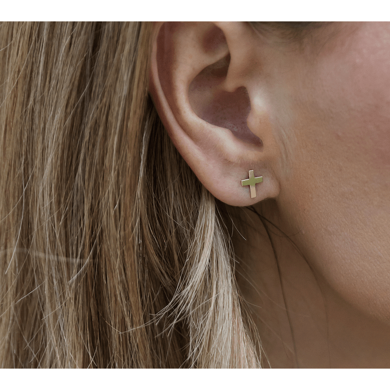 
                      
                        erin gray:Classic Cross Studs in 14k Gold-Filled
                      
                    