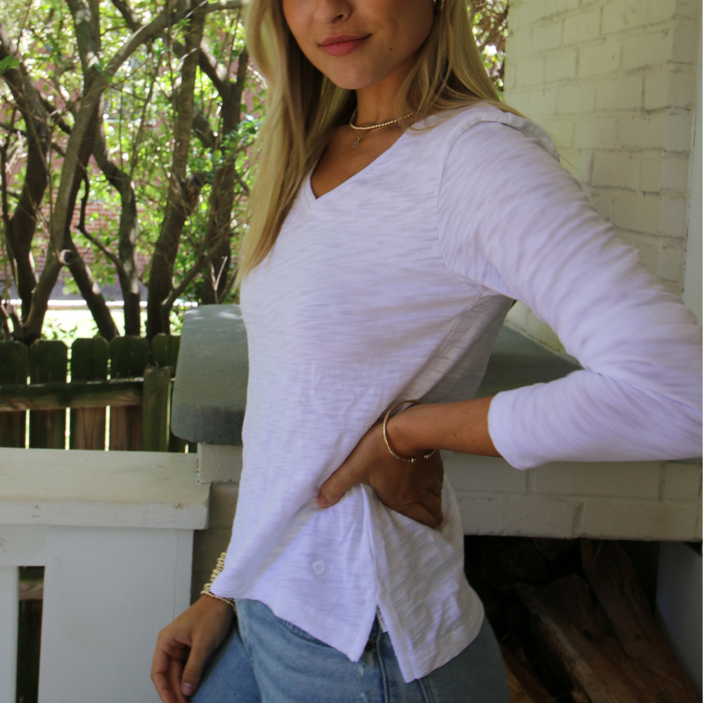 
                      
                        erin gray:Long Sleeve Jeans V in White Pima Cotton Slub
                      
                    