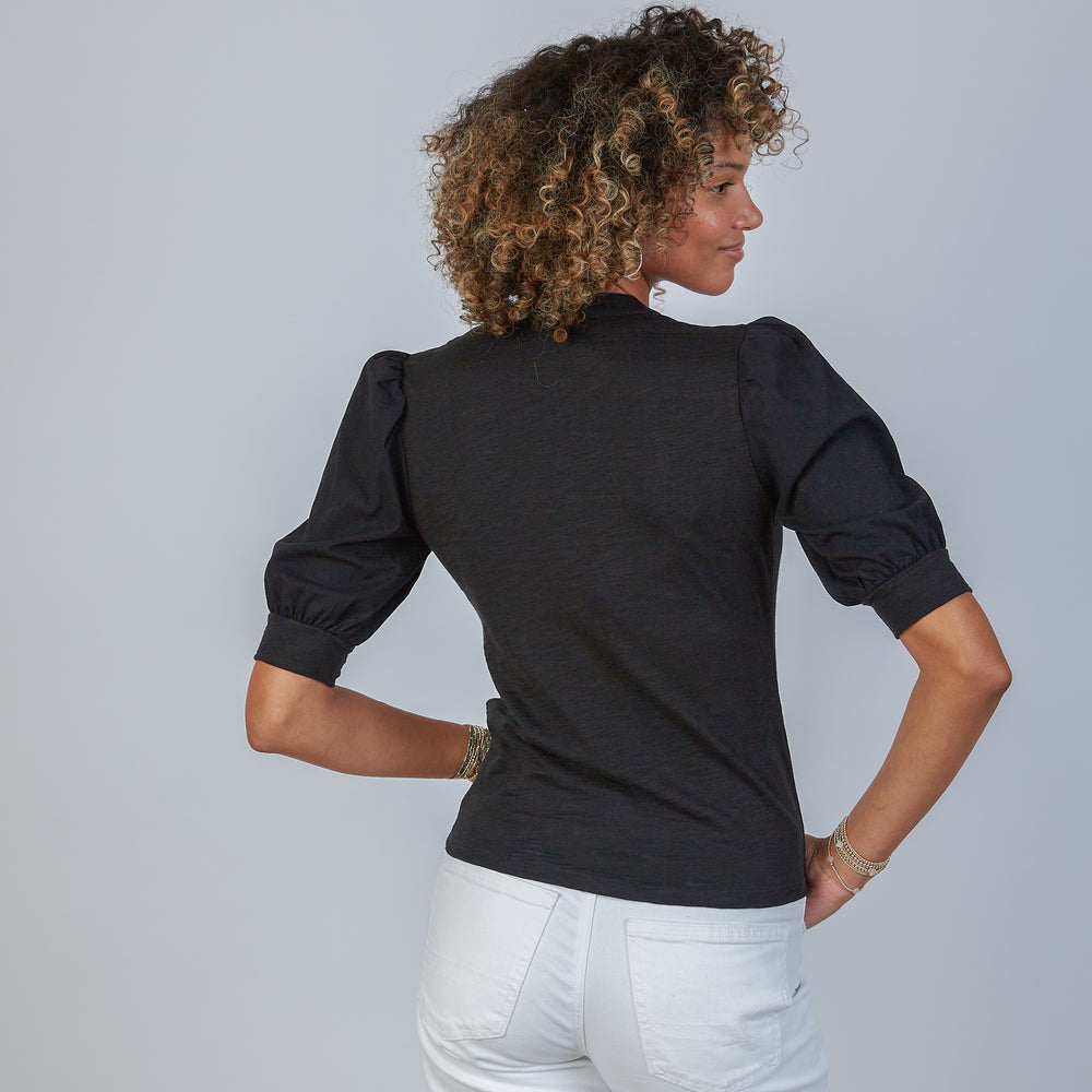 
                      
                        Woman wearing an erin gray black Kate blouse with puffed sleeves against a gray background
                      
                    