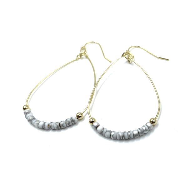 erin gray:Aster Beaded Earring in Light Gray and Gold