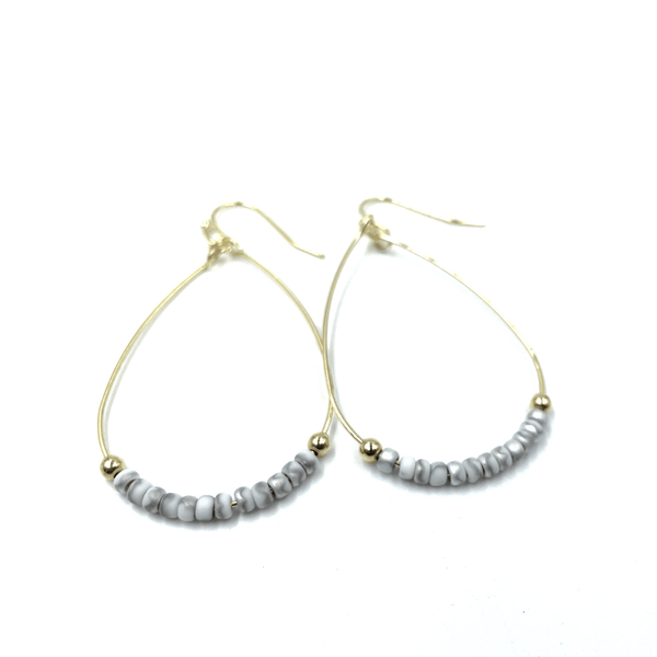 erin gray:Aster Beaded Earring in Light Gray and Gold