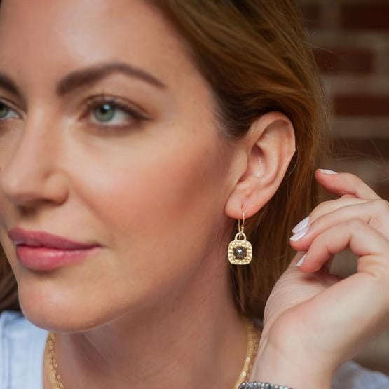 erin gray:Cabo Hammered Square and Labradorite Earring