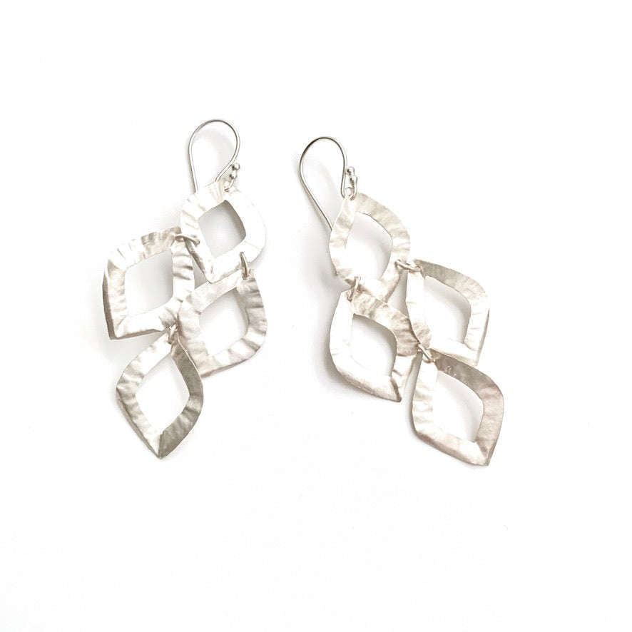 erin gray:Cabo Iris Earring in Silver Foil